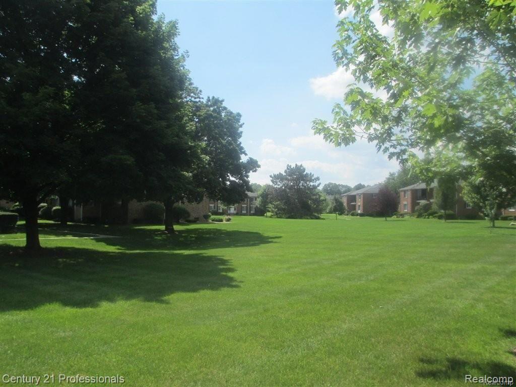 616 E Fox Hills Drive, Bloomfield Hills, MI 48304 — Photo 35