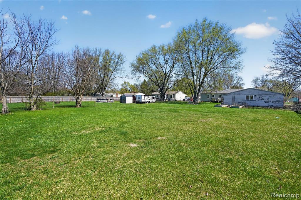 1392 Winfield Drive, Swartz Creek, MI 48473 — Photo 32