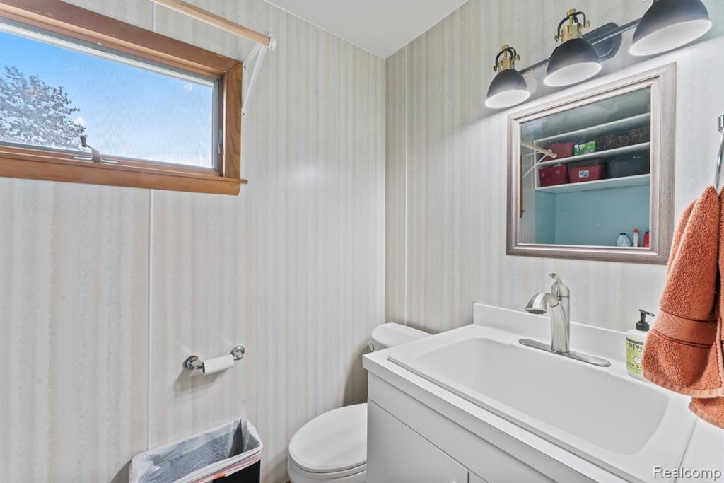 6242 Bedford Avenue, Flint, MI 48507 — Photo 19