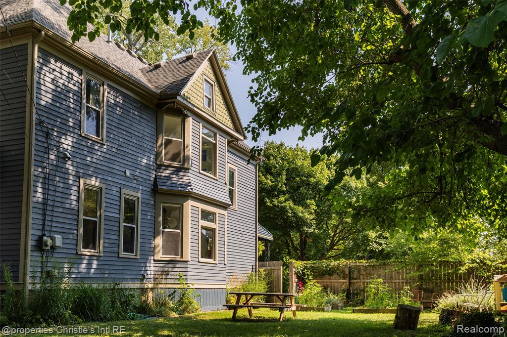 1225 Fischer Street, Detroit, MI 48214 — Photo 17