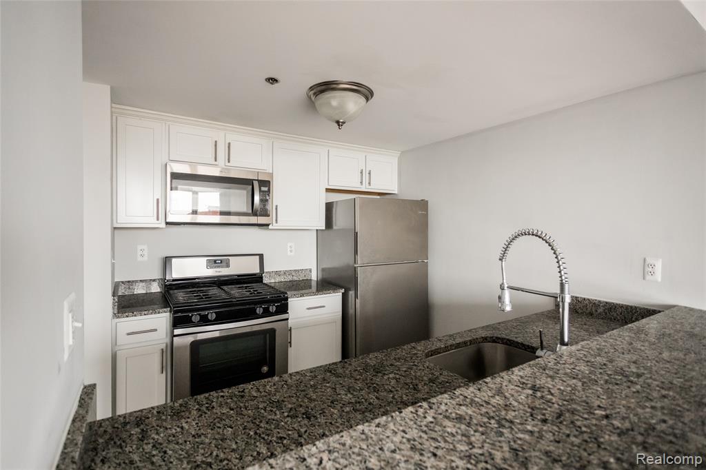 250 E Harbortown Drive - Photo 2