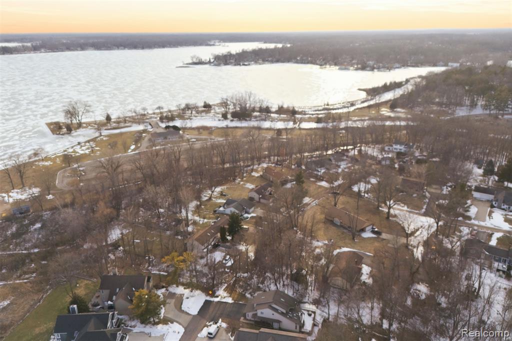 4051 Lake Front Street, Waterford, MI 48328 — Photo 41