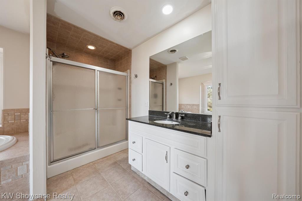 1112 W Cook Road, Grand Blanc, MI 48439 — Photo 27