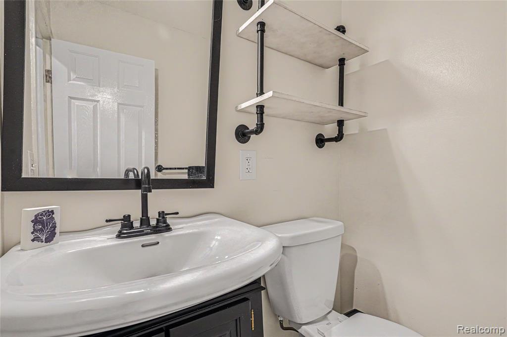 6275 Westmoor Drive, Shelby, MI 48316 — Photo 14