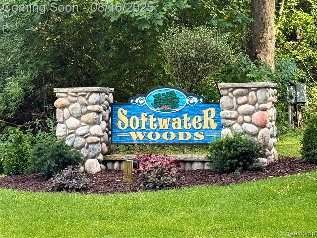 7085 Hickory Hollow Circle, Clarkston, MI 48348 — Photo 61