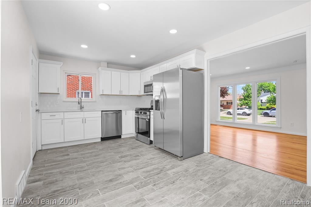 6135 Ardmore Street, Dearborn Heights, MI 48127 — Photo 12