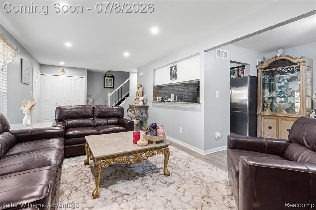 8948 Shawn Drive, Sterling Heights, MI 48312 — Photo 5