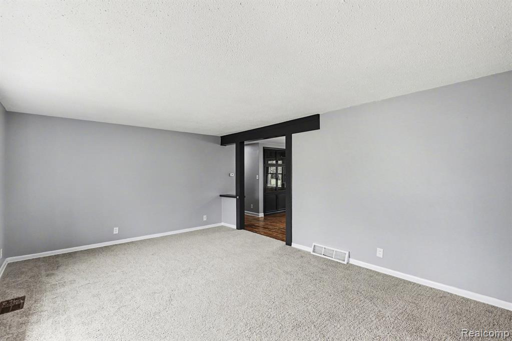 1260 Gilbert Street, Flint, MI 48532 — Photo 4