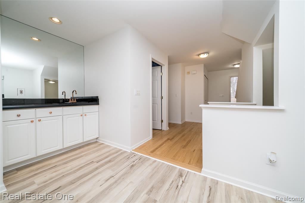 24099 Tana Court, Farmington, MI 48335 — Photo 16