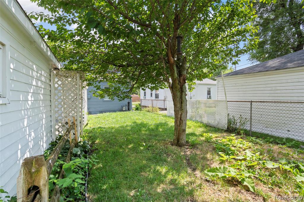 8818 Clippert Street, Taylor, MI 48180 — Photo 34