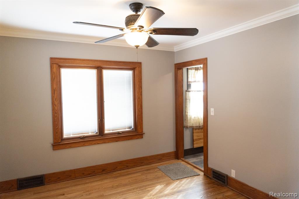 825 Frank Street, Flint, MI 48504 — Photo 16