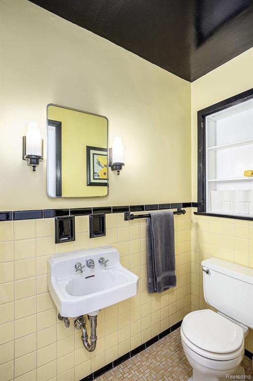 913 BEARD Street, Flint, MI 48503 — Photo 11