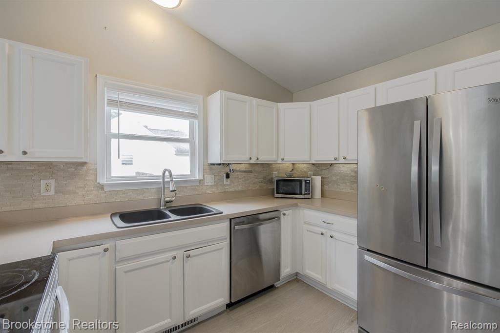 5039 Auker Drive, Grand Blanc, MI 48507 — Photo 11