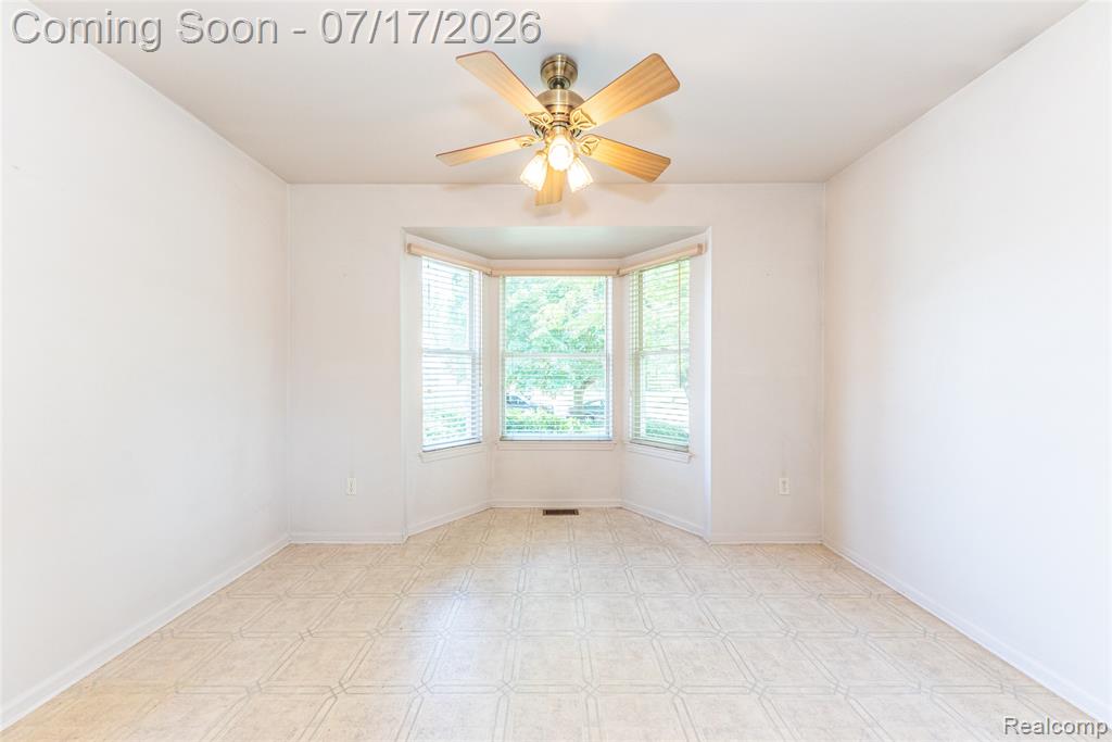 993 W Rose Avenue, Garden City, MI — Photo 16