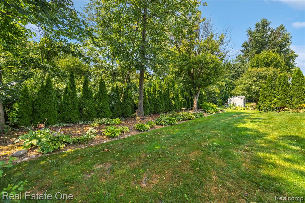4364 Meadows Avenue, Burton, MI 48439 — Photo 38