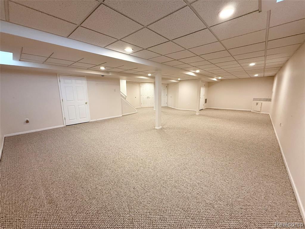 5765 Woodview Drive, Sterling Heights, MI 48314 — Photo 27