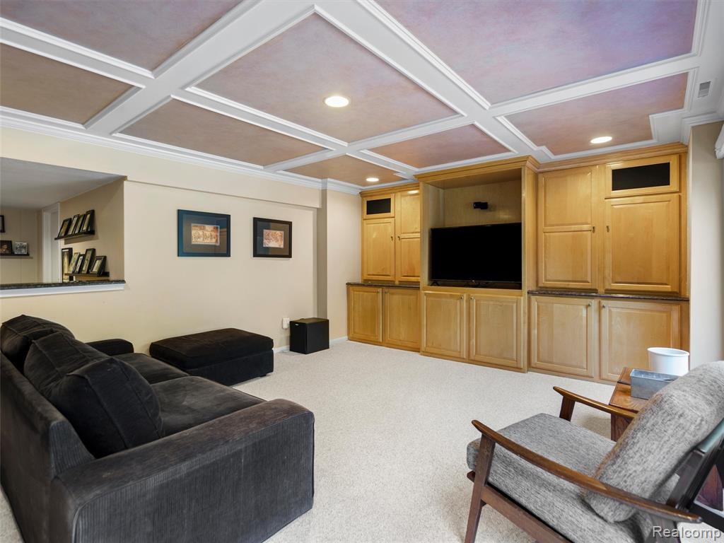 4351 Queens Way, Bloomfield Hills, MI 48304 — Photo 33