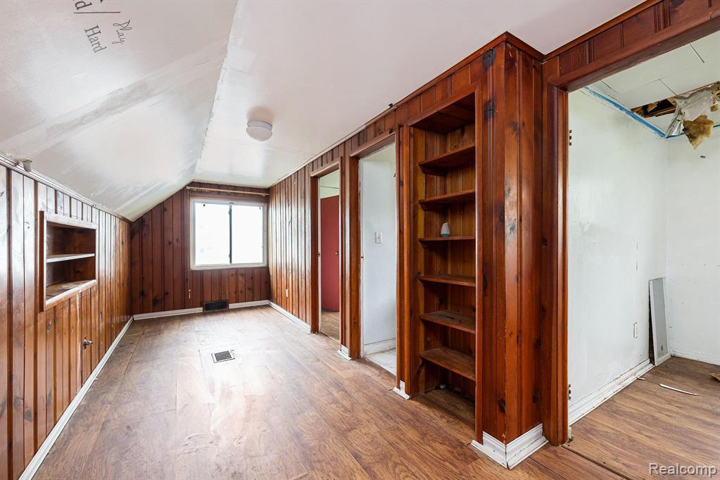 1300 S BEATRICE Street, Detroit, MI 48217 — Photo 12