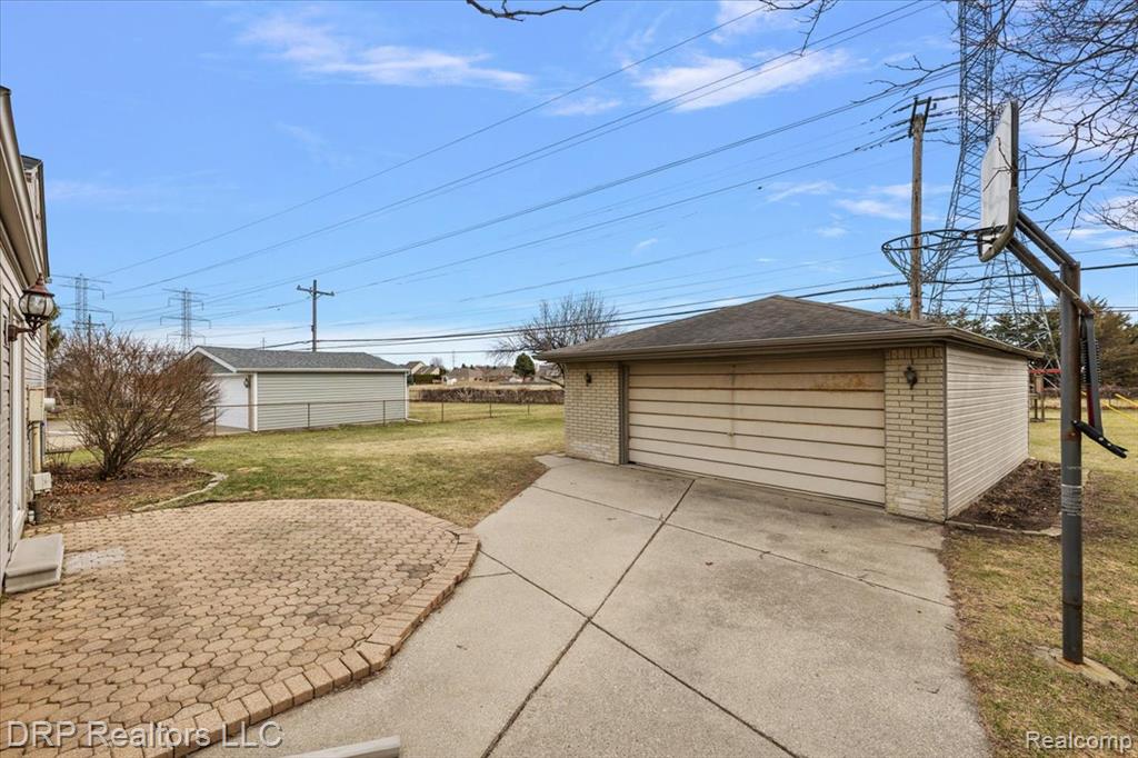 44012 Carrnation Drive, Sterling Heights, MI 48313 — Photo 35