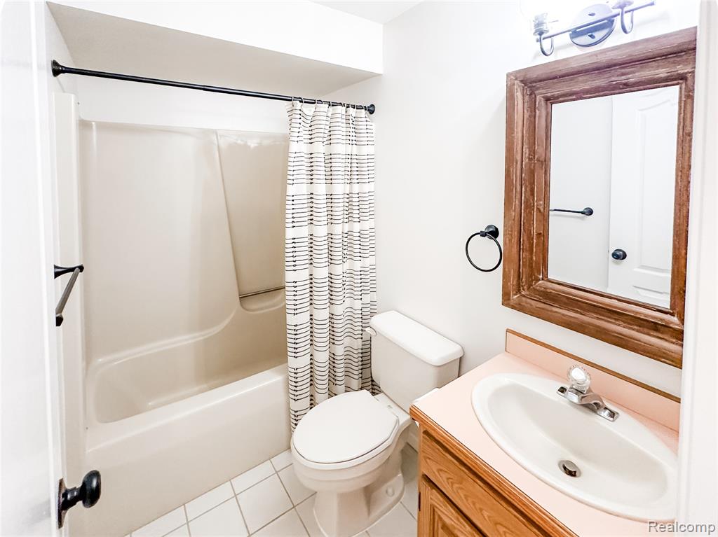 3540 Wedgewood Drive, Lapeer, MI 48446 — Photo 16