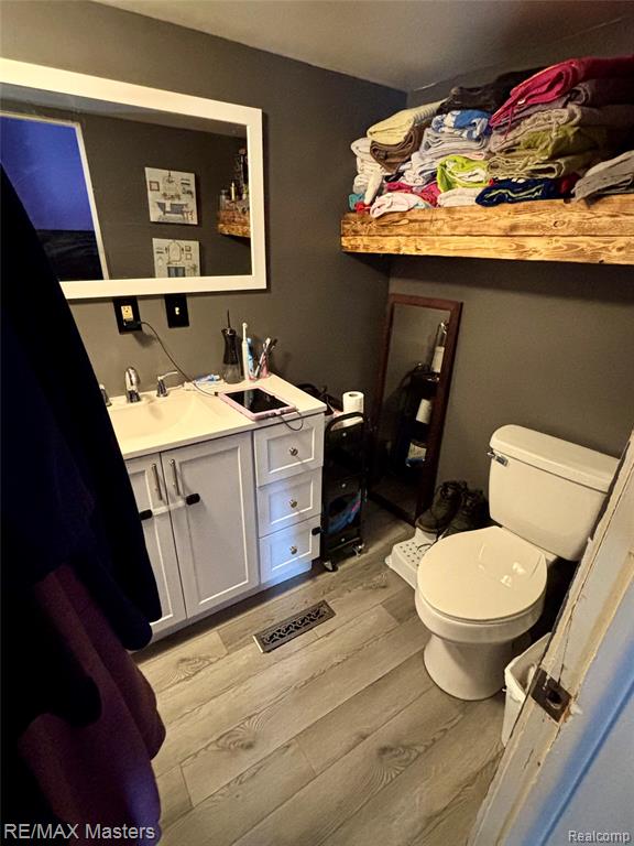 810 E Beecher Street, Adrian, MI 49221 — Photo 11