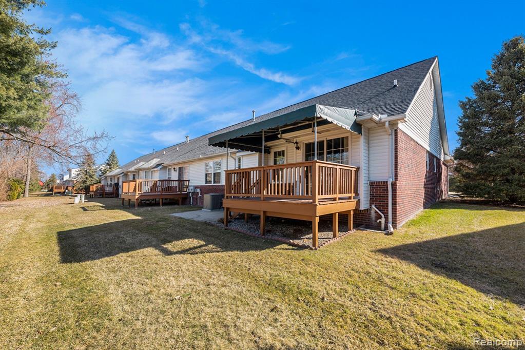 44427 Patricia Drive, Sterling Heights, MI 48314 — Photo 27