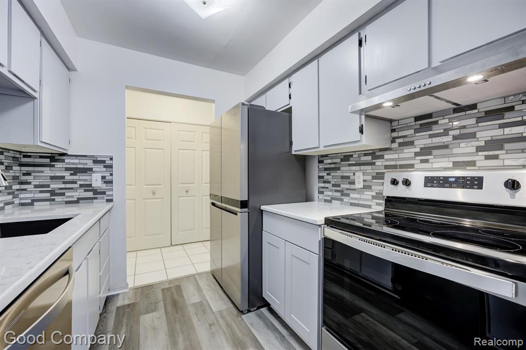 30056 W 12 MILE Road, 79, Farmington Hills, MI 48334 — Photo 12
