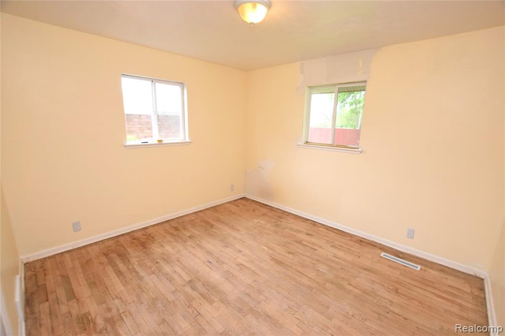 6022 Sally Court, Flint, MI 48505 — Photo 7