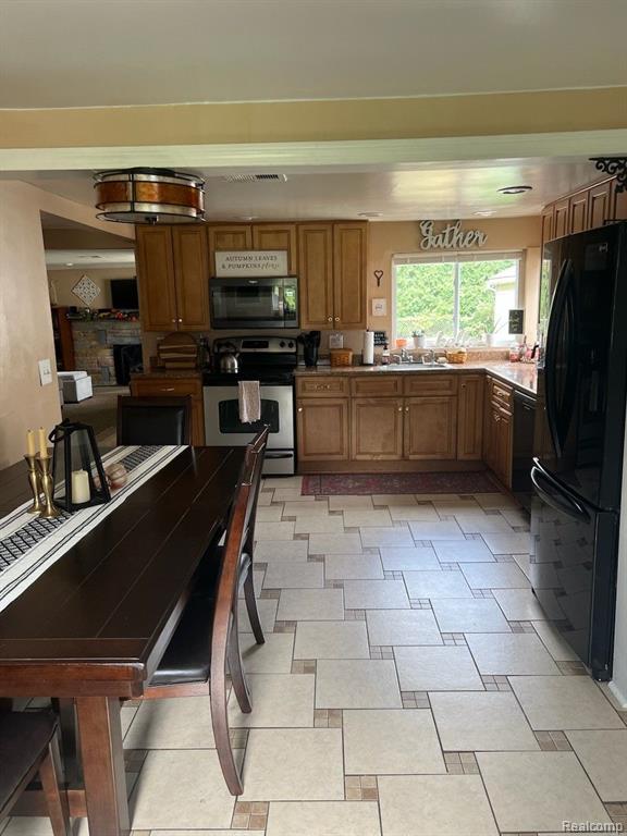 8201 WILSON Street, Shelby Twp, MI 48316 — Photo 4