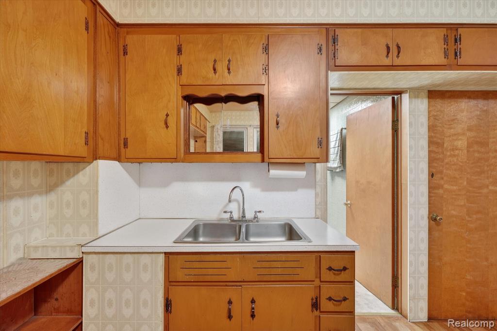 5086 Casmere Street, Detroit, MI 48212 — Photo 15