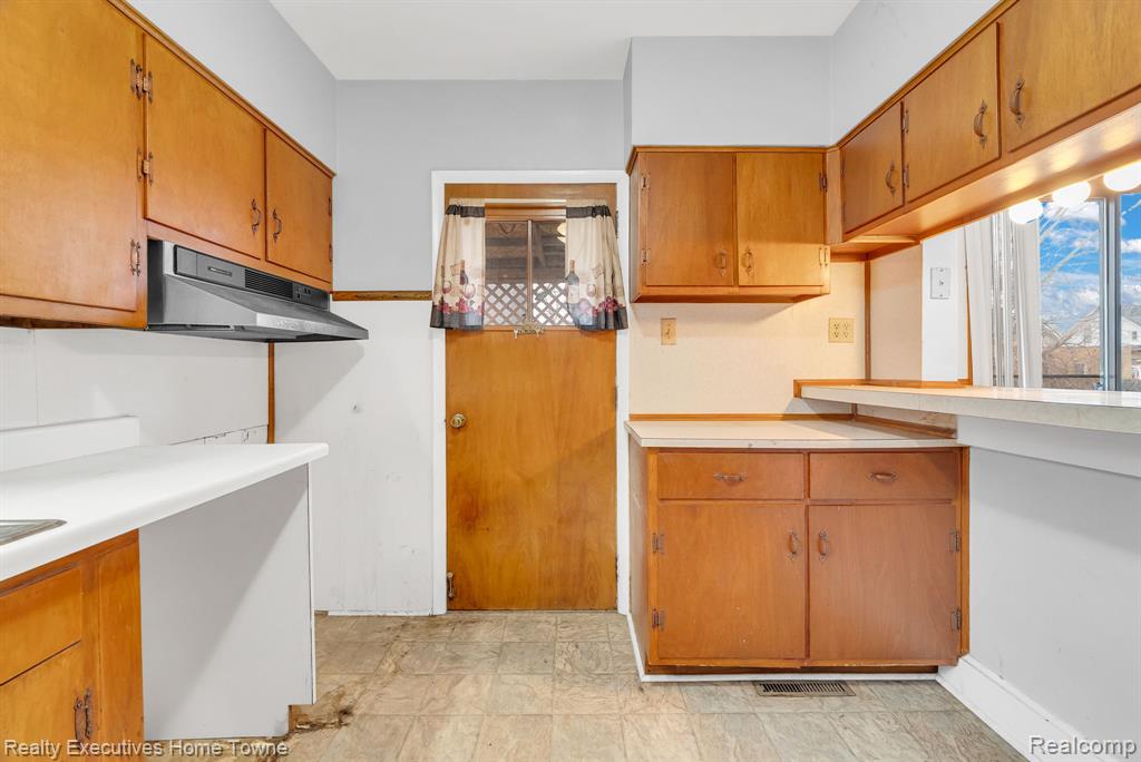 729 13th Street, Port Huron, MI 48060 — Photo 10