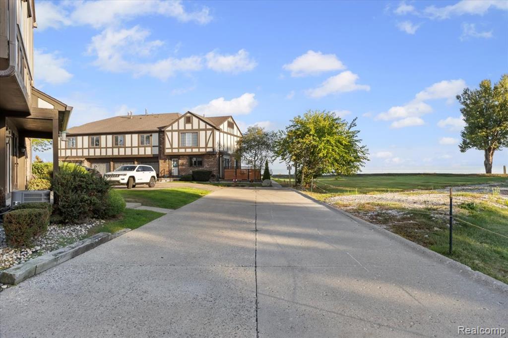 203 Lac Sainte Claire Drive, Saint Clair Shores, MI, 48082