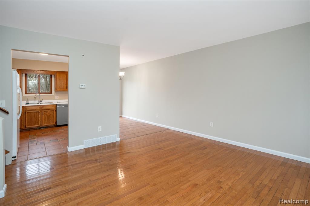 4654 Siebert Road, Waterford, MI 48328 — Photo 4