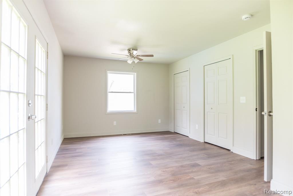 9114 ISLAND Drive, Clay, MI 48001 — Photo 30