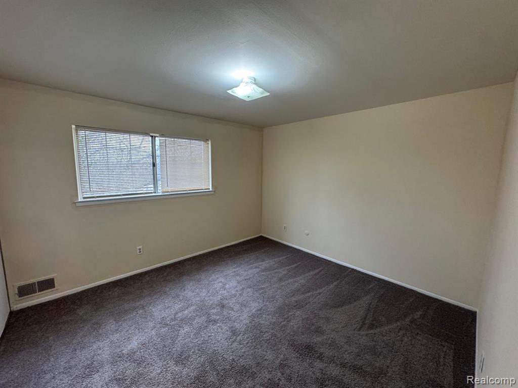 587 E Fox Hills Drive, Bloomfield, MI 48304 — Photo 8