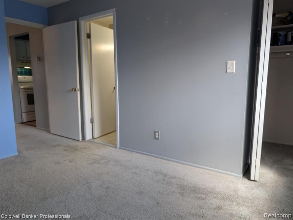 31831 GRAND RIVER Avenue, 98, Farmington, MI 48336 — Photo 9