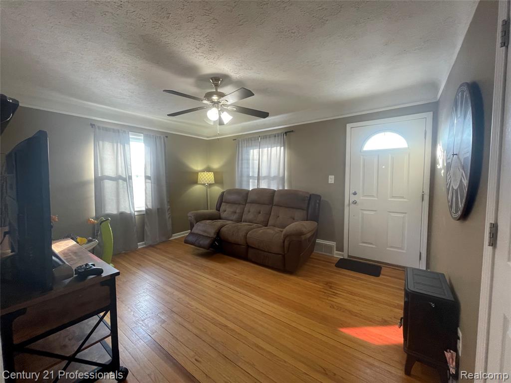 4815 Mildred Street, Wayne, MI 48184 — Photo 6