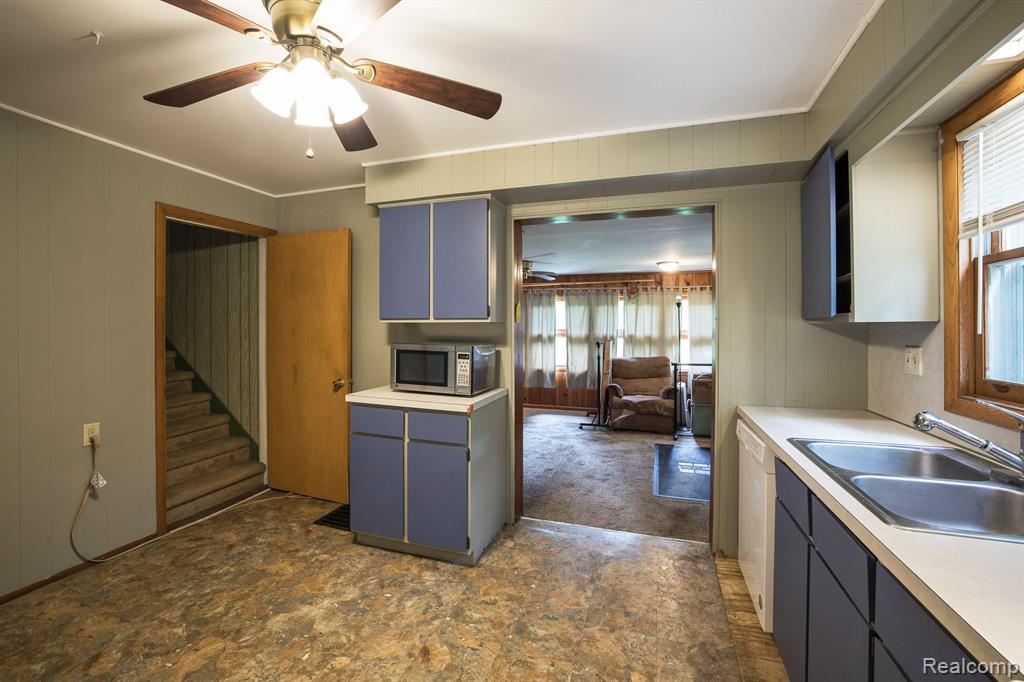 610 S CLINTON Street, Stockbridge, MI 49285 — Photo 6