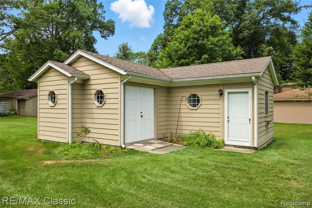 415 Booth Road, Troy, MI 48085 — Photo 42