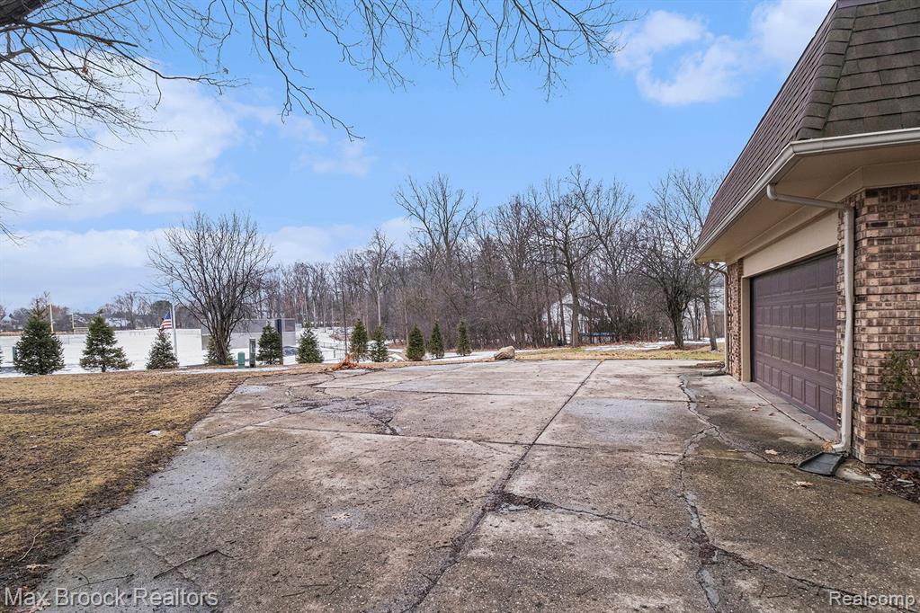 5962 CHERRY CREST Drive, West Bloomfield, MI — Photo 37