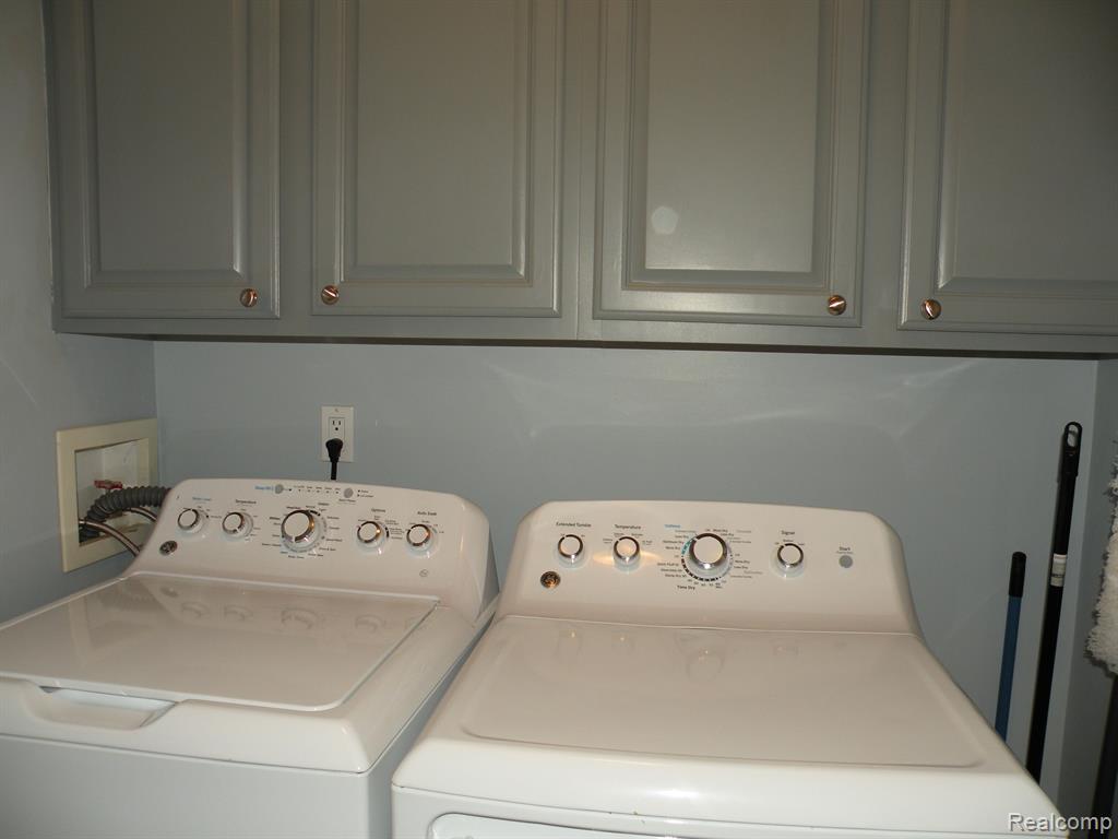 36564 DEERHURST Court, Westland, MI — Photo 24