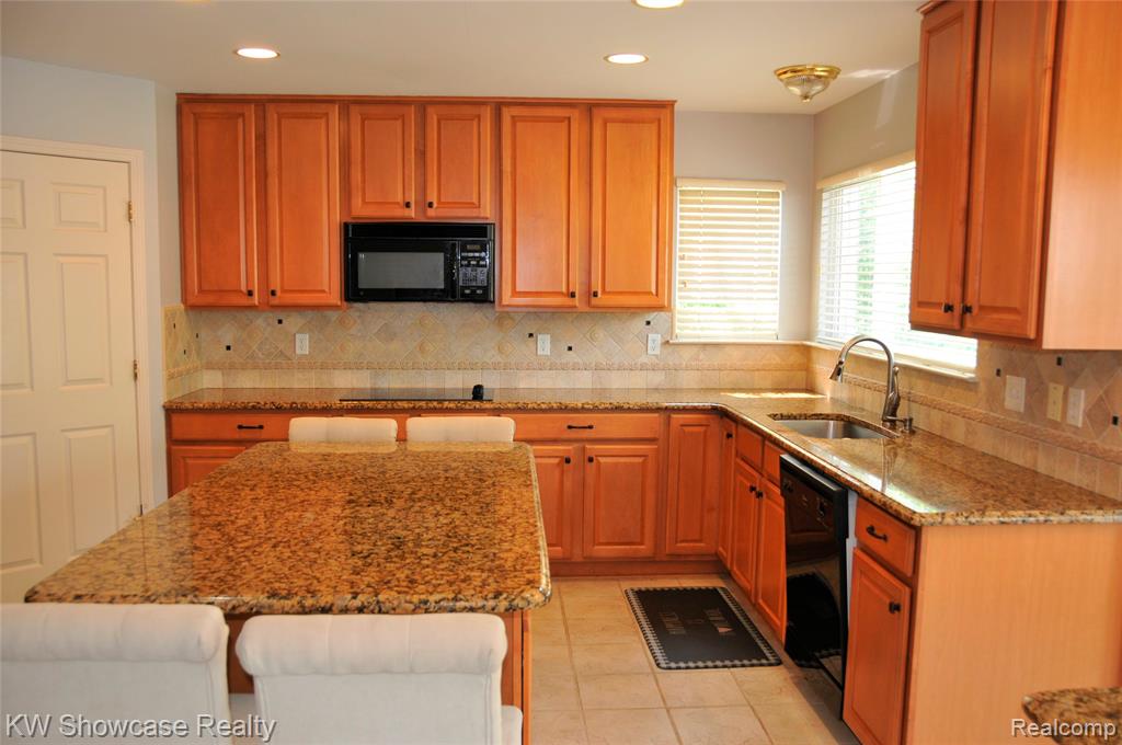 5444 BUELL Drive, Commerce Twp, MI 48382 — Photo 5