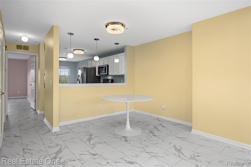 160 Sandy Lane, Walled Lake, MI 48390 — Photo 17