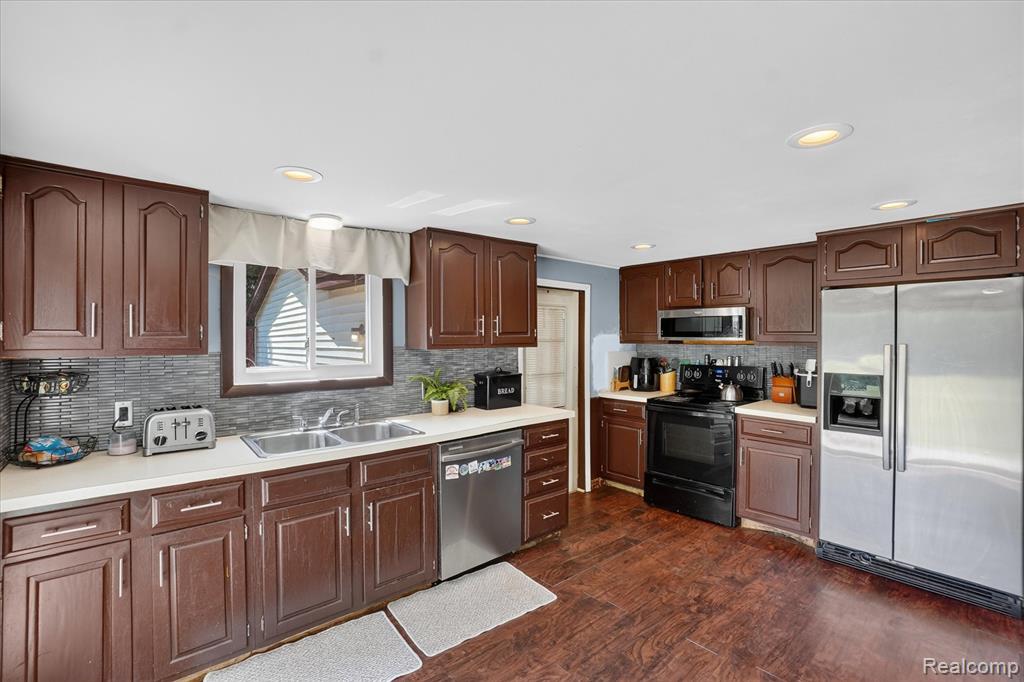 508 Deland Road, Flushing, MI 48433 — Photo 15
