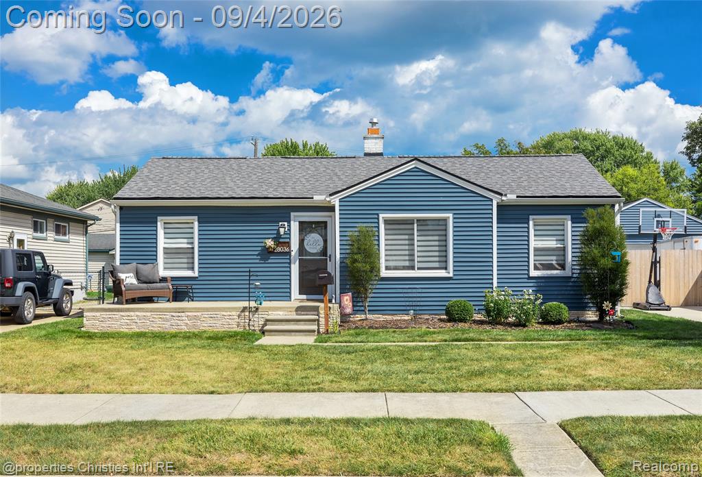 28036 Larchmont Street, Saint Clair Shores, MI 48081