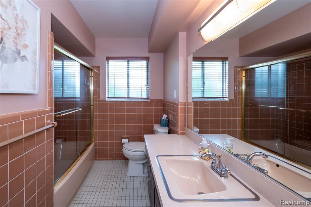 956 Blairmoor Court, Grosse Pointe Woods, MI 48236 — Photo 16