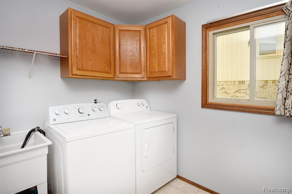 6186 Smithfield Drive, Troy, MI 48085 — Photo 16