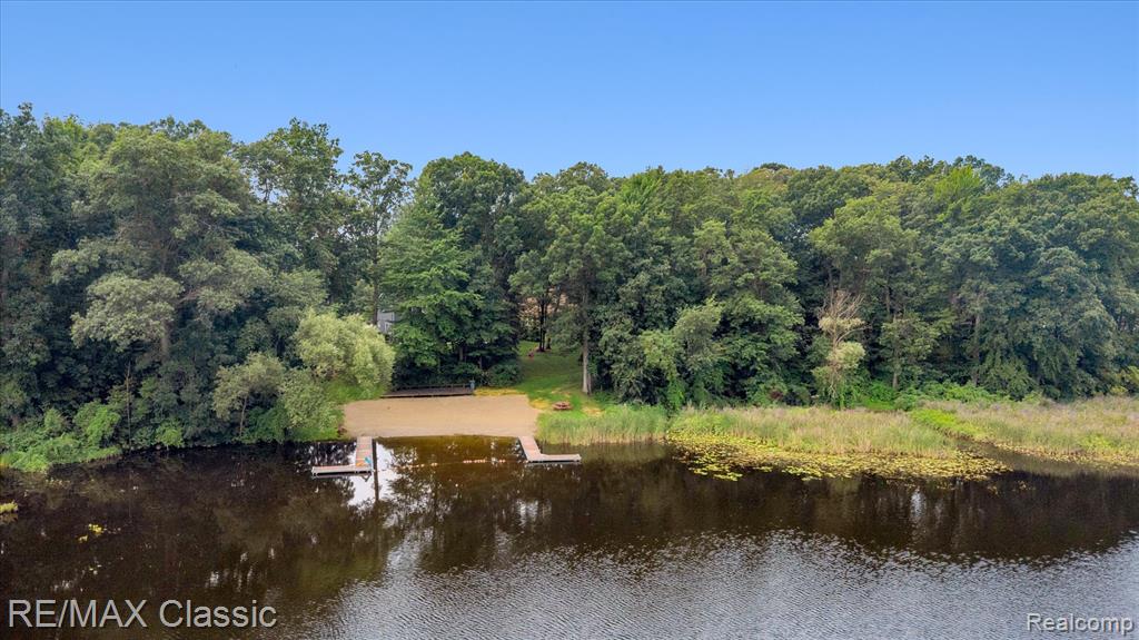 1561 Waters Edge Court, Wixom, MI 48393 — Photo 53