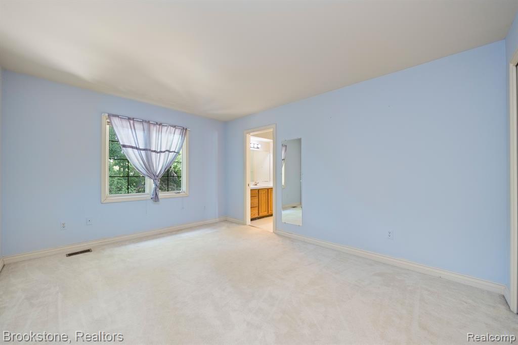4237 WOODLANDS Lane, Orchard Lake Village, MI 48323 — Photo 29