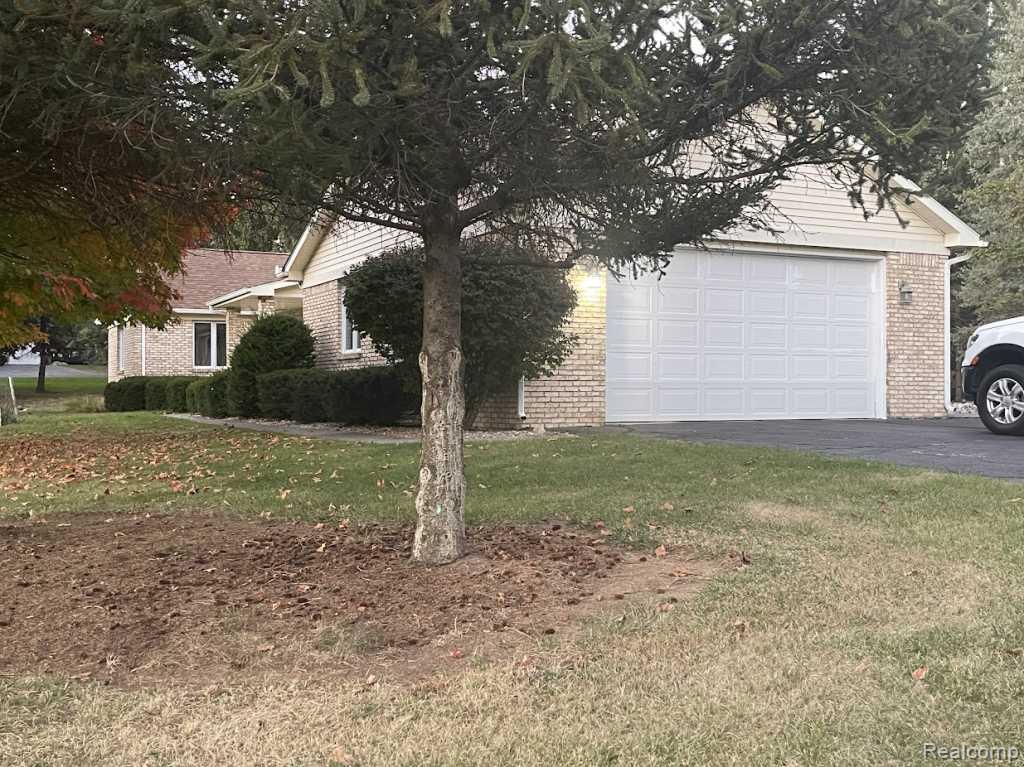 4163 Nancy Drive, Brighton, MI 48114 — front exterior
